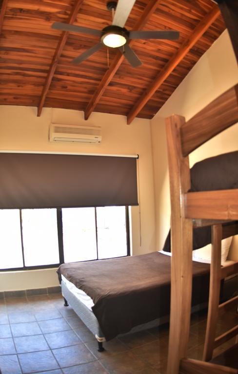 Casa Aura: Beachfront Premium Hostel Tamarindo Habitación foto